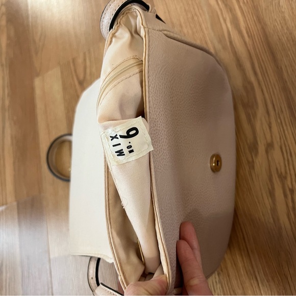 Crossbody Bag - Picture 6 of 9